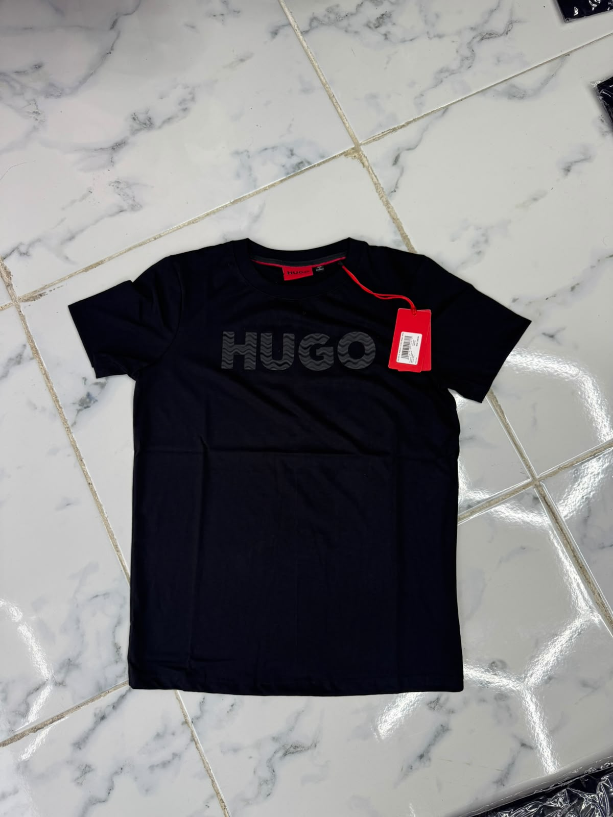 hugo negra reflejante