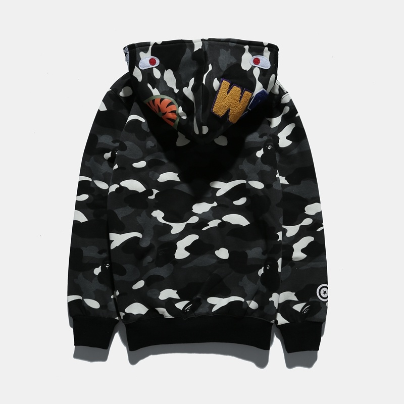 Hoddie Bape Shark negra con manchas blancas