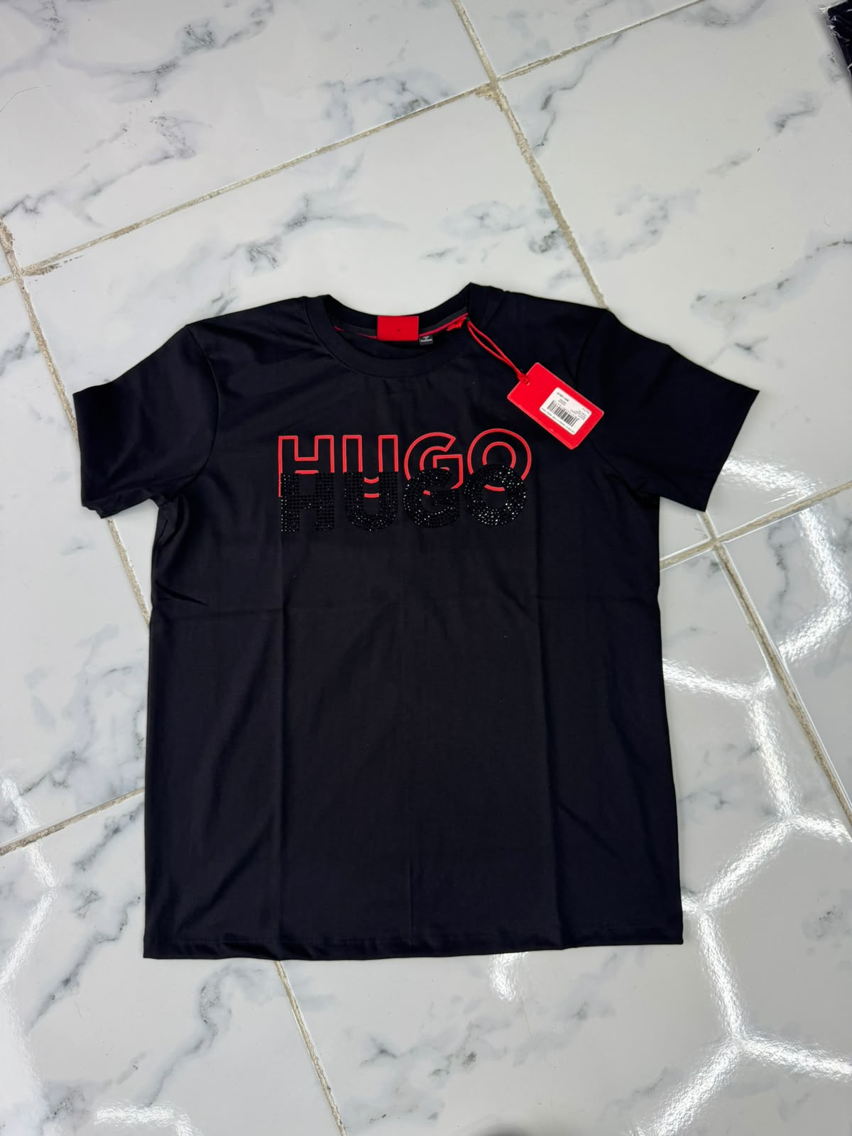 Hugo pedreria negro-rojo