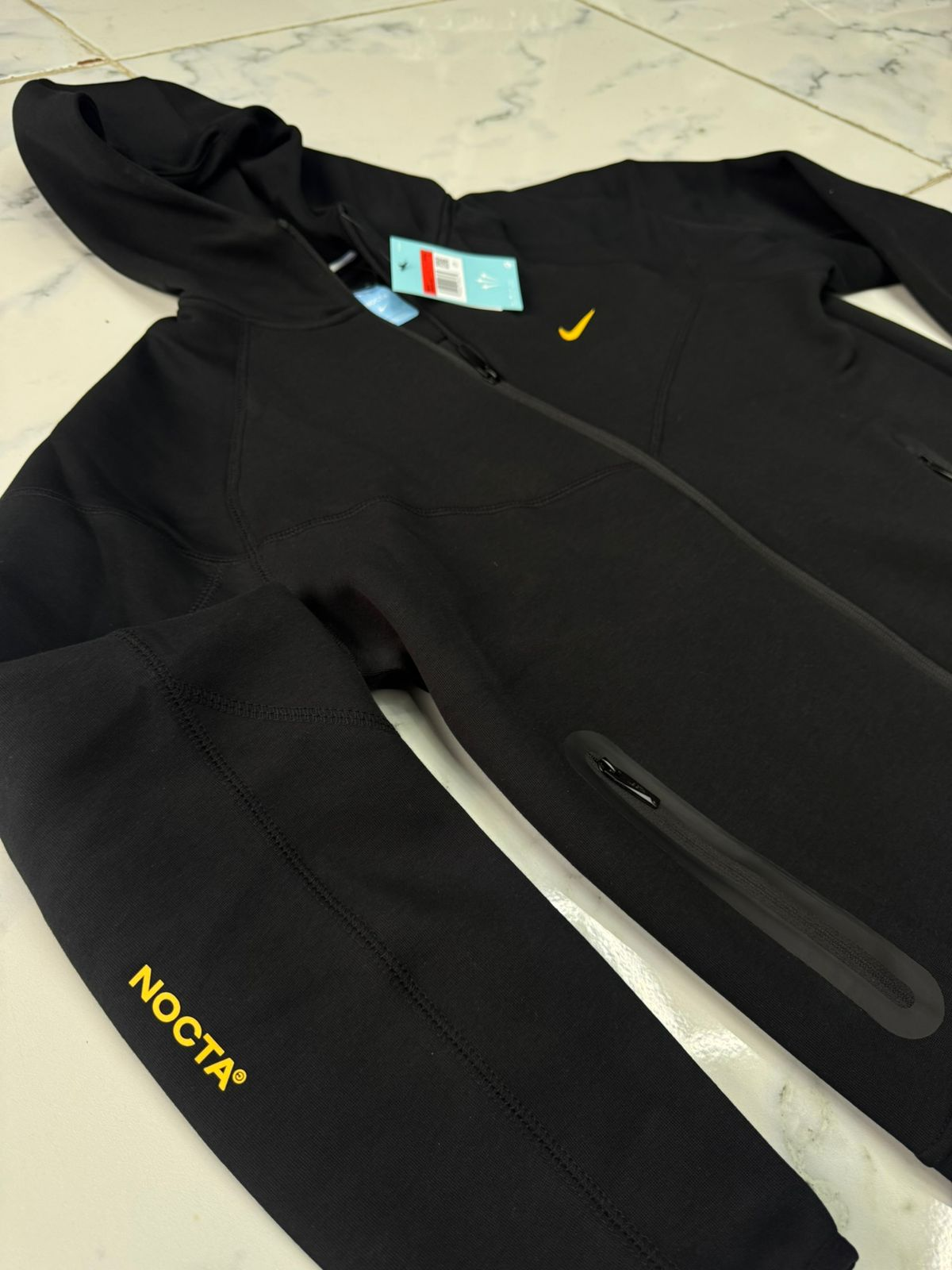 Nike tech nocta negro amarillo